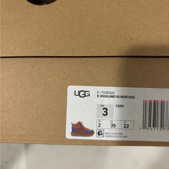 UGG Highland Hi Heritage Suede Hiking Sneaker Kid's Sizes Classic Chestnut 2Y/3Y - Picture 8 of 9
